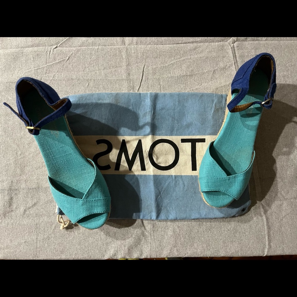 TOMS SANDALS